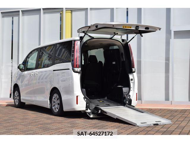 Toyota NOAH 2017-10 212601-0