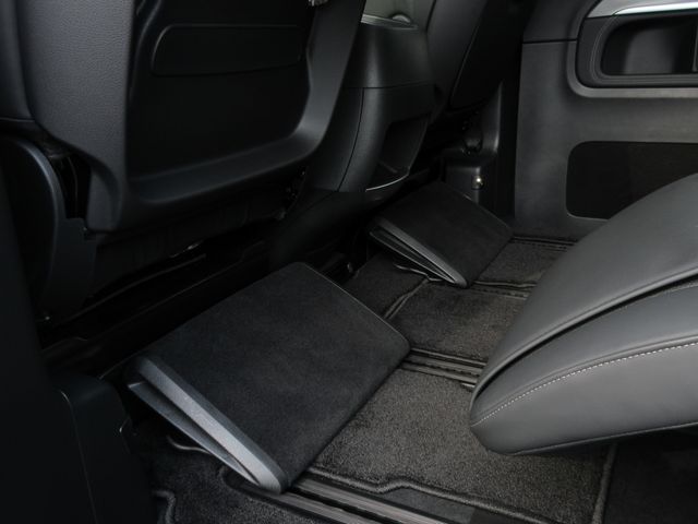 Mercedes Benz V-CLASS 2023-03 27084-15