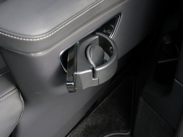 Mercedes Benz V-CLASS 2023-03 27084-14