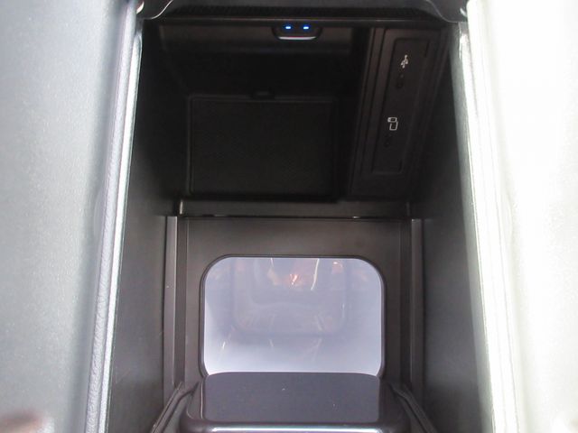 Mercedes Benz V-CLASS 2023-03 27084-27