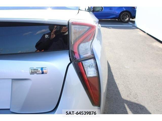 Toyota PRIUS 2017-03 282328-11