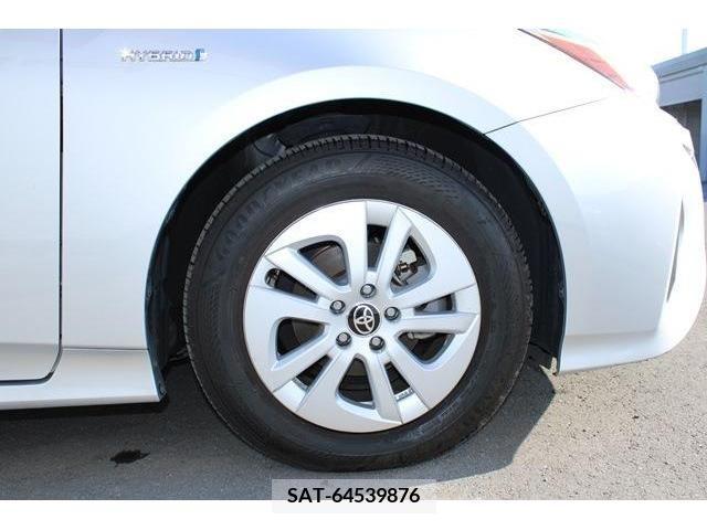 Toyota PRIUS 2017-03 282328-9