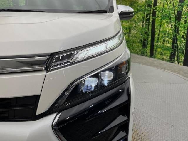 Toyota VOXY 2018-06 18478-15