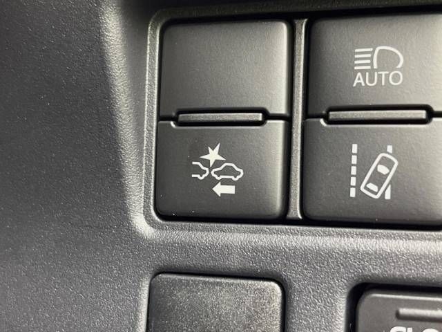 Toyota VOXY 2018-06 18478-2