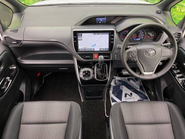 Toyota VOXY 2018-06 18478-1