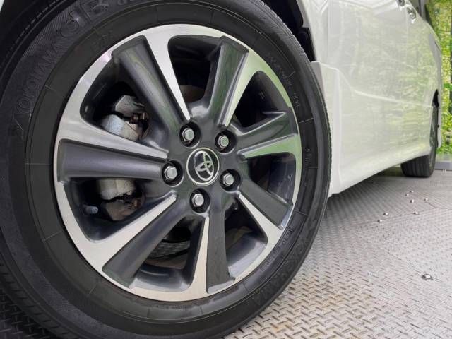 Toyota VOXY 2018-06 18478-16