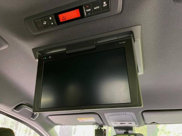 Toyota VOXY 2018-06 18478-3
