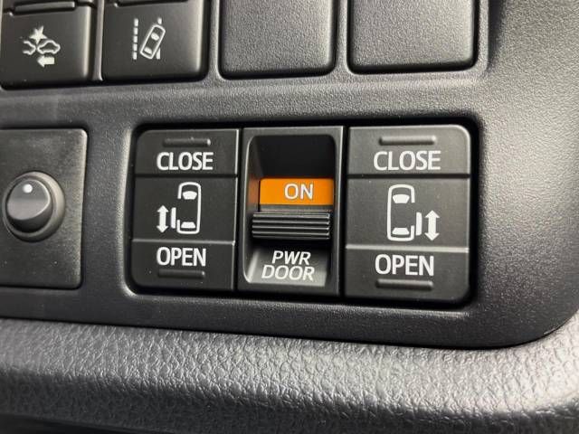 Toyota VOXY 2018-06 18478-6