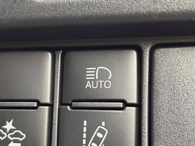 Toyota VOXY 2018-06 18478-9