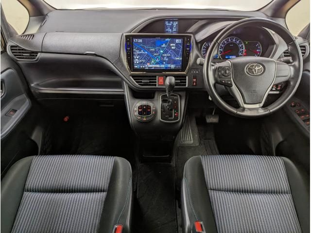 Toyota VOXY 2016-02 191943-1