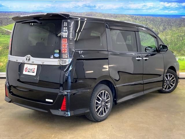 Toyota VOXY 2016-02 191943-17