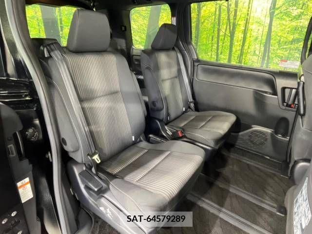 Toyota VOXY 2017-11 212879-9