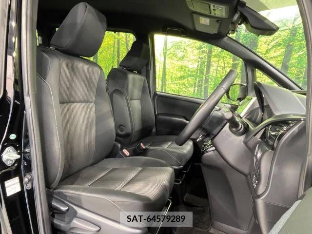 Toyota VOXY 2017-11 212879-8