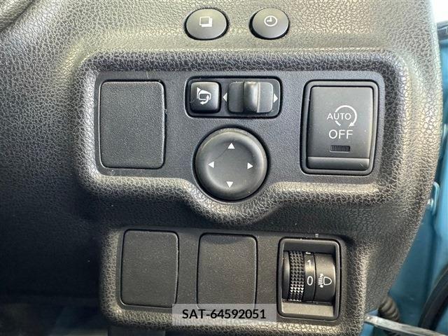 Nissan NOTE 2013-03 302295-18