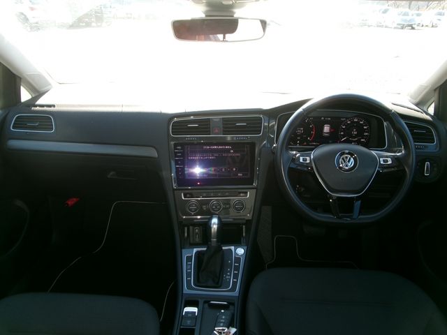 VolksWagen GOLF 2019-03 186813-11