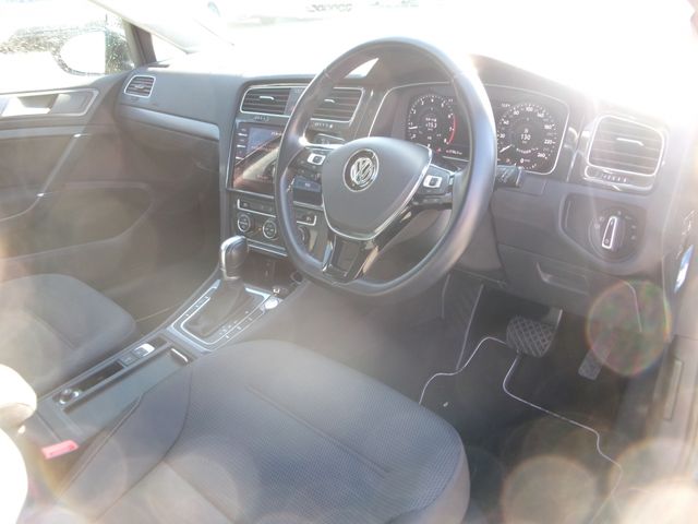 VolksWagen GOLF 2019-03 186813-1