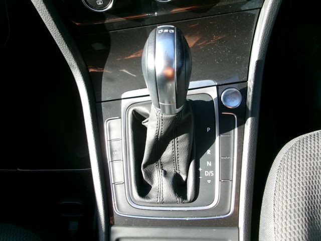 VolksWagen GOLF 2019-03 186813-26