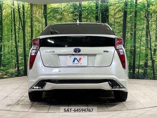 Toyota PRIUS 2017-01 322548-15