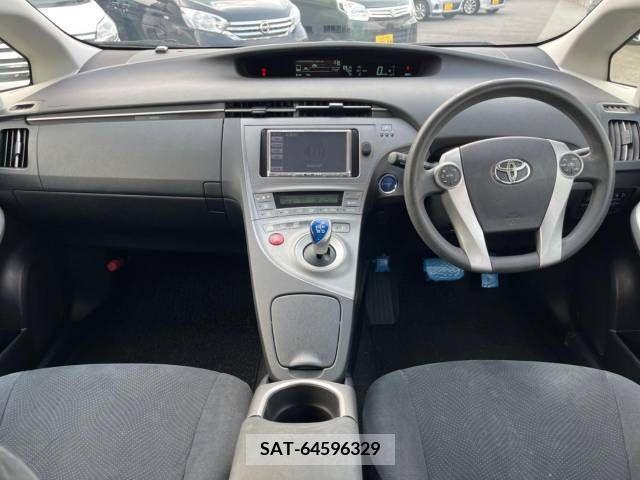 Toyota PRIUS 2012-04 366612-1