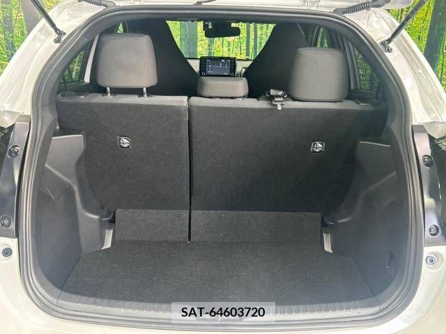 Toyota YARIS 2023-06 371442-10