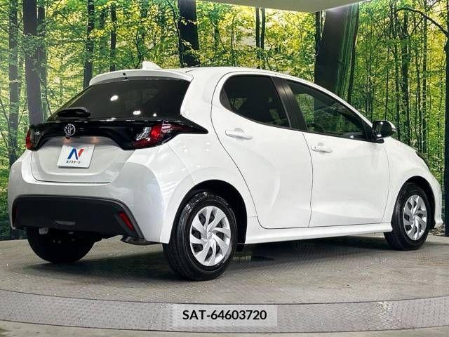 Toyota YARIS 2023-06 371442-17