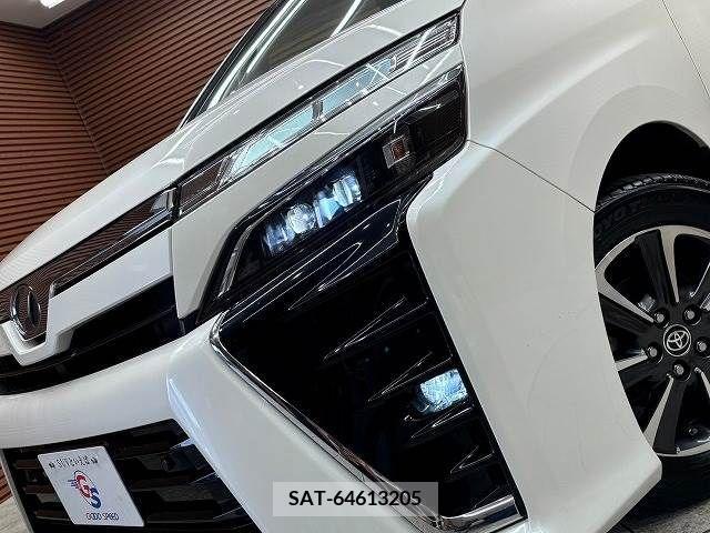 Toyota VOXY 2019-06 335416-19