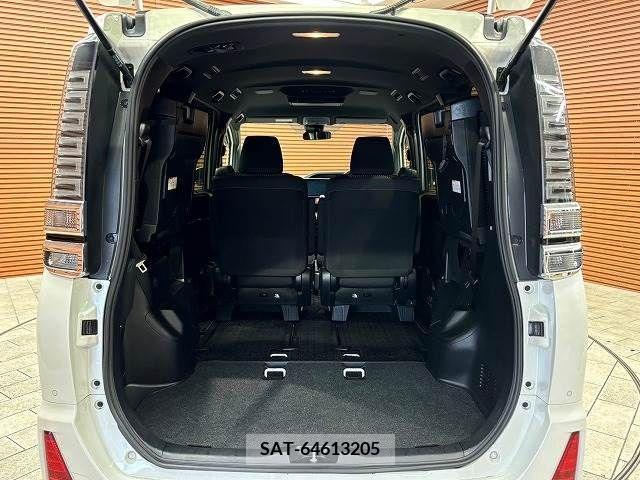 Toyota VOXY 2019-06 335416-12