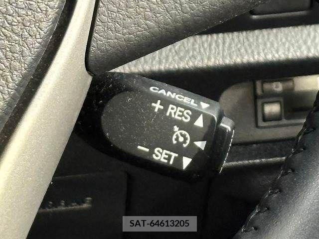 Toyota VOXY 2019-06 335416-7