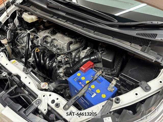 Toyota VOXY 2019-06 335416-17