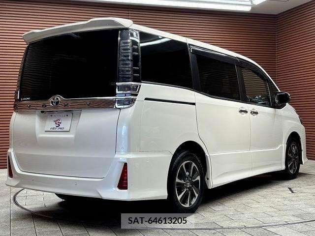 Toyota VOXY 2019-06 335416-15