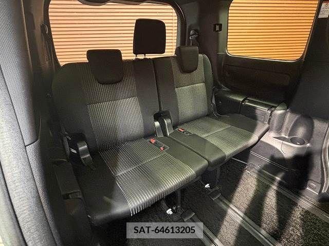 Toyota VOXY 2019-06 335416-6