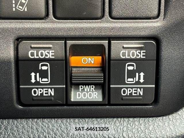 Toyota VOXY 2019-06 335416-8