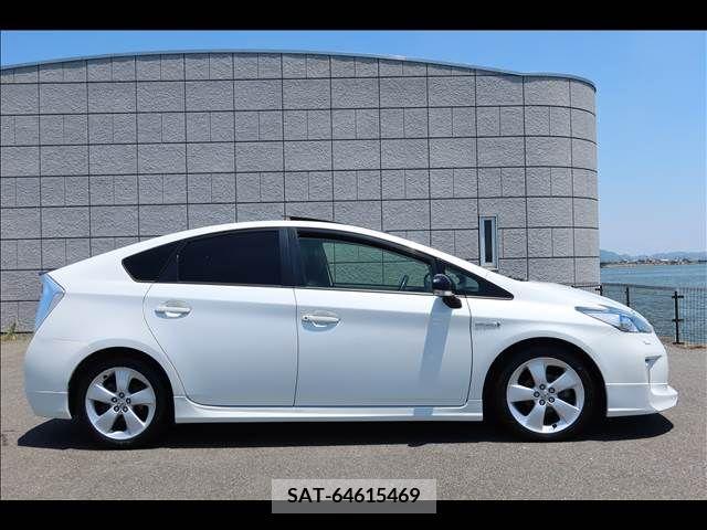 Toyota PRIUS 2013-11 322153-6