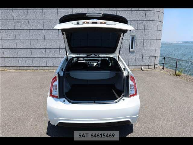 Toyota PRIUS 2013-11 322153-22