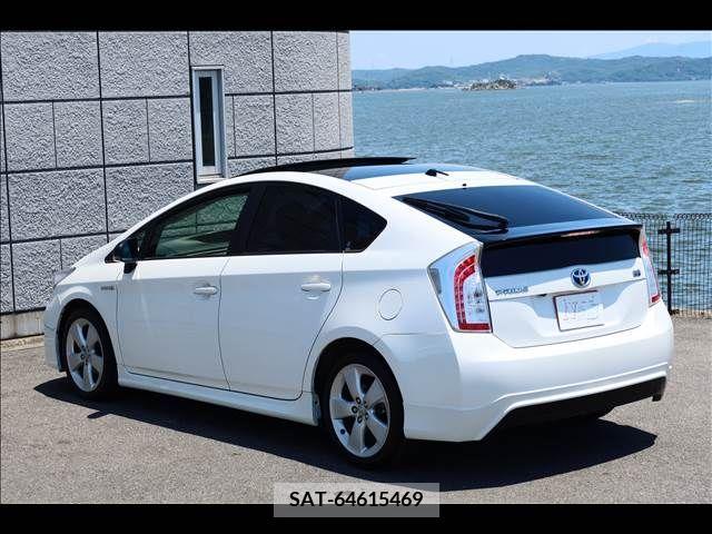 Toyota PRIUS 2013-11 322153-3