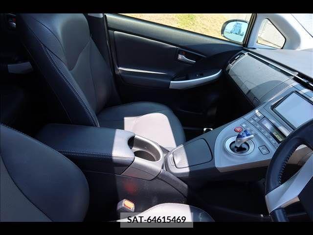 Toyota PRIUS 2013-11 322153-11