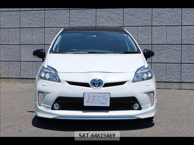 Toyota PRIUS 2013-11 322153-1
