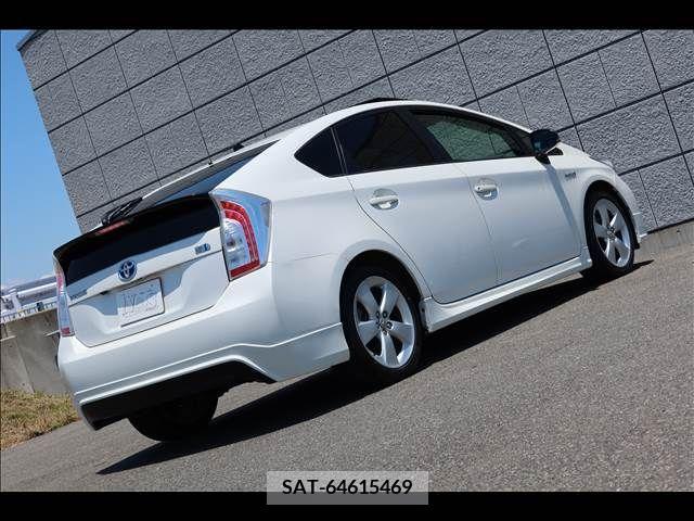 Toyota PRIUS 2013-11 322153-7