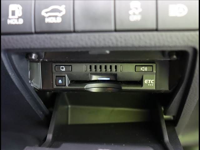 Toyota CAMRY HYBRID 2022-10 182522-8