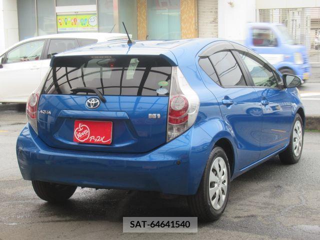 Toyota AQUA 2012-03 382942-2