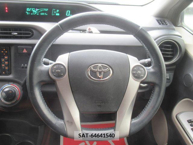 Toyota AQUA 2012-03 382942-17