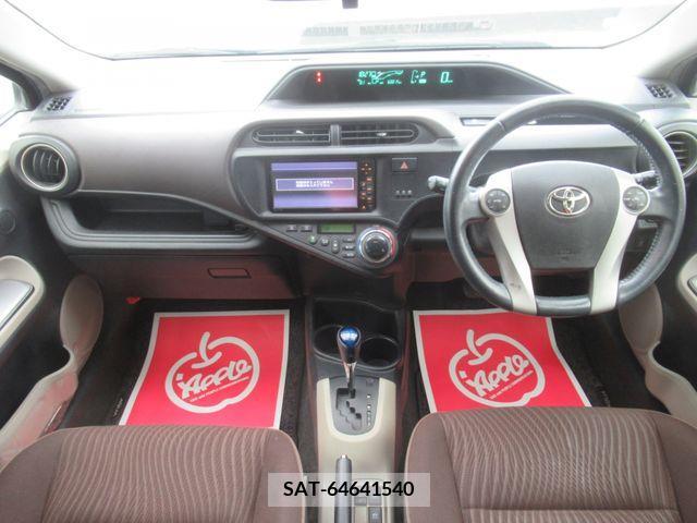 Toyota AQUA 2012-03 382942-1