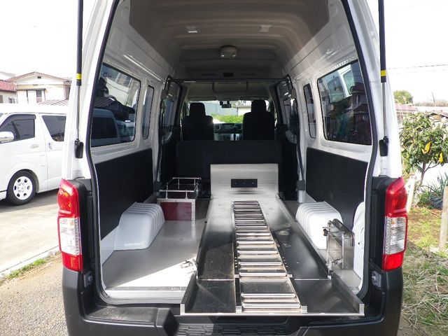 Nissan NV350 Caravan 2016-09 586-7