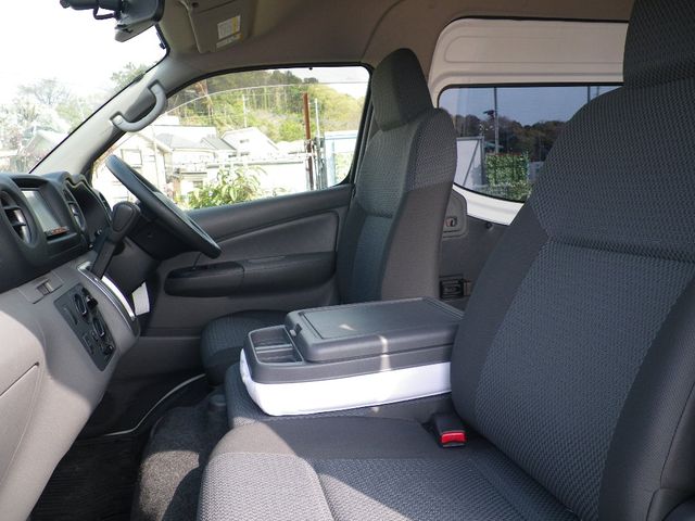 Nissan NV350 Caravan 2016-09 586-4