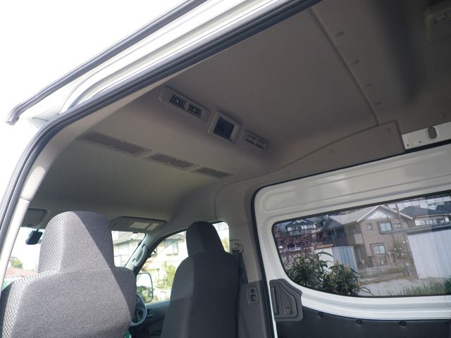 Nissan NV350 Caravan 2016-09 586-8