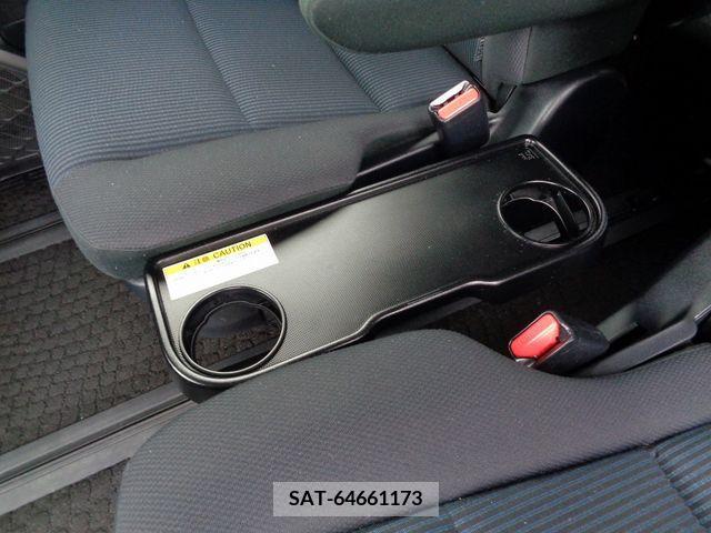 Toyota VOXY 2017-10 373896-23