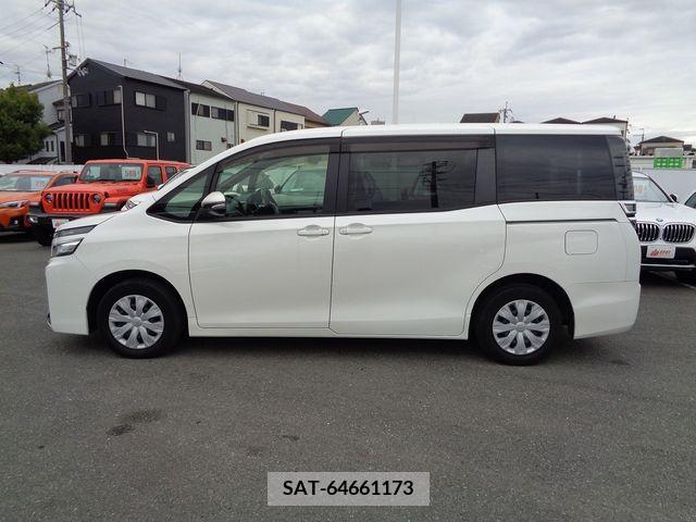 Toyota VOXY 2017-10 373896-28