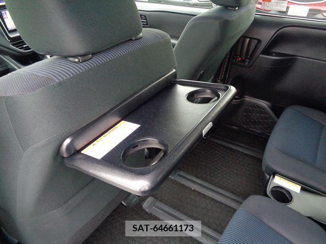 Toyota VOXY 2017-10 373896-24