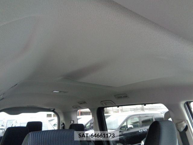 Toyota VOXY 2017-10 373896-22