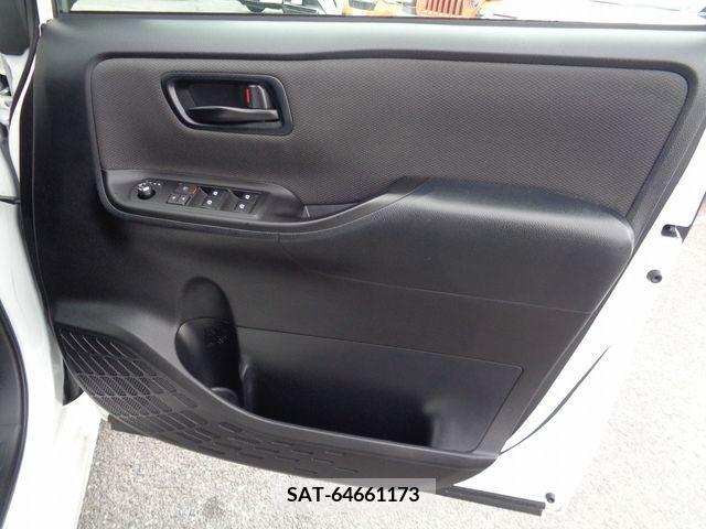 Toyota VOXY 2017-10 373896-15